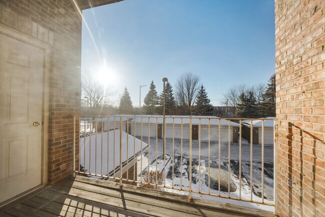 Building Photo - 881 N Swift Rd