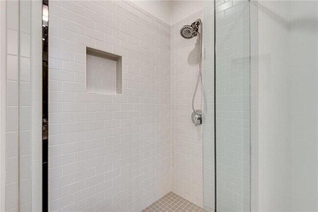 Building Photo - 415 Gartrell St SE