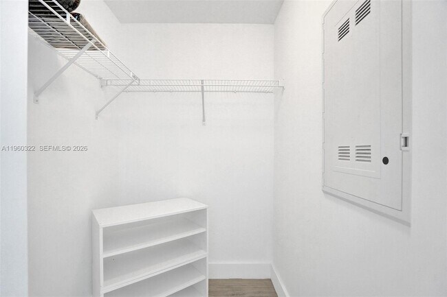 Building Photo - 121 NE 34th St