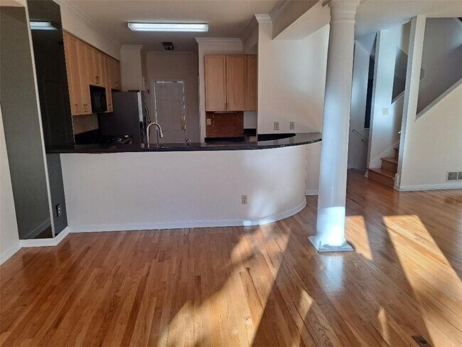 Building Photo - 2431 Coosawattee Dr NE