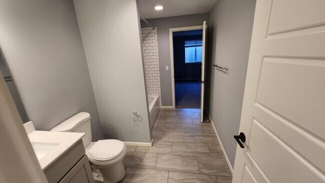 Building Photo - Newly constructed Maintenance provided 3 bed 2.5 bath
