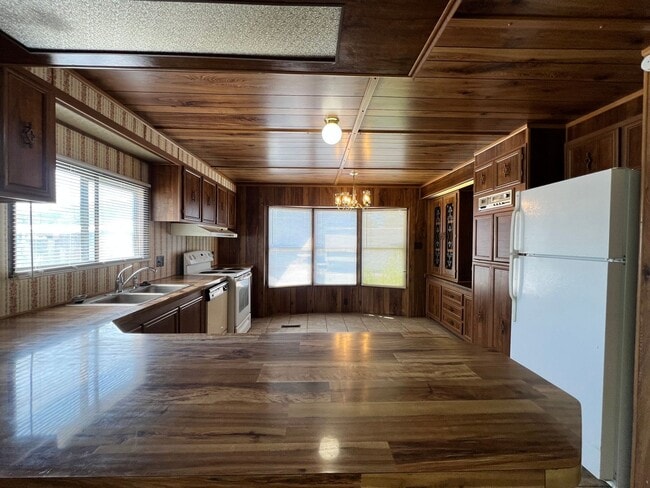 Building Photo - 2 Bedroom 1 Bath