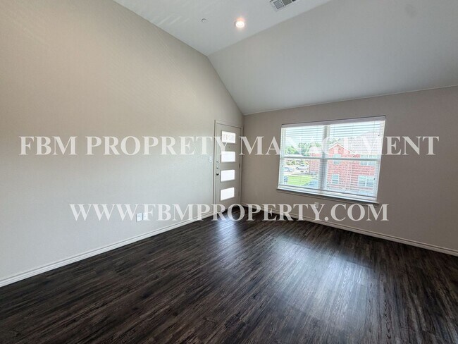 Building Photo - 1203 N Clay St