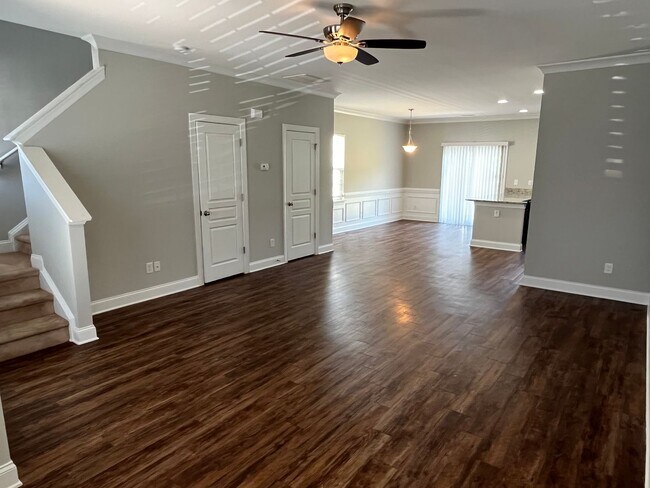 Building Photo - Rare 3 Bedroom townhome between Harrisburg...