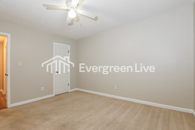 Building Photo - 4020 Meadow Glen Way