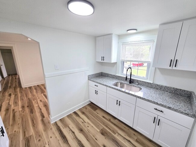 Building Photo - CUTE & COZY 2BED/1BATH DUPLEX FOR RENT - U...