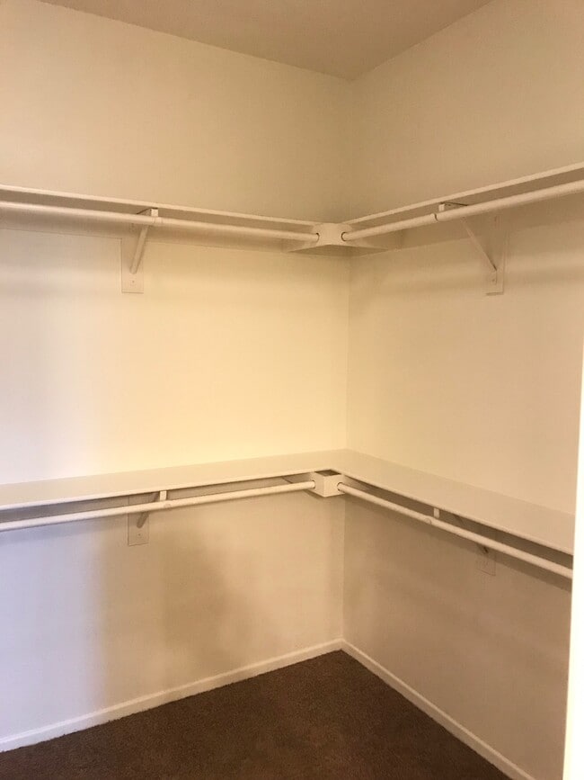 Building Photo - Beautiful 2 Bedrooms,  2.5 Bath Townhome with 2 Car Attached Garage in Ontario