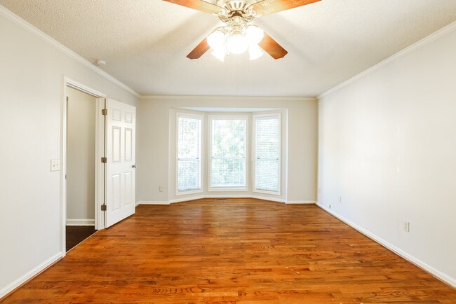 Building Photo - 6858 Creekwood Dr