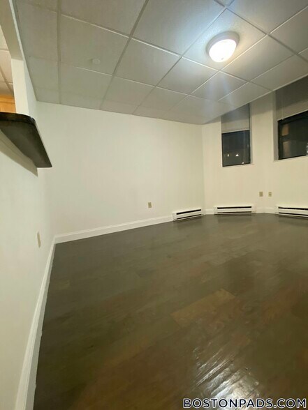 Building Photo - 98 Queensberry St
