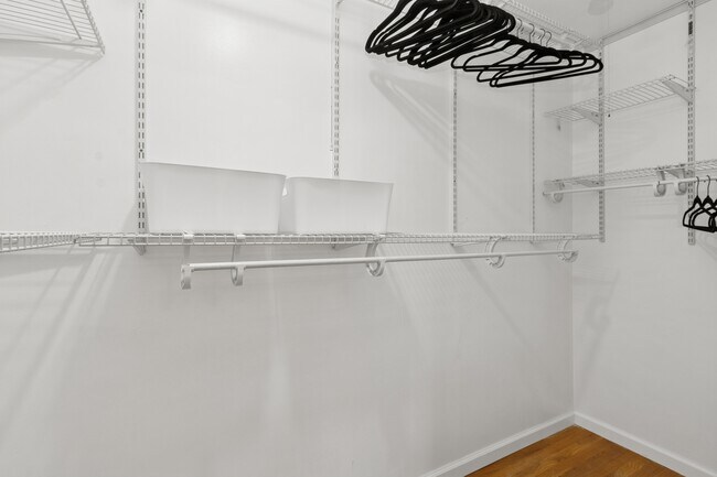 Building Photo - 10106 W 91st St