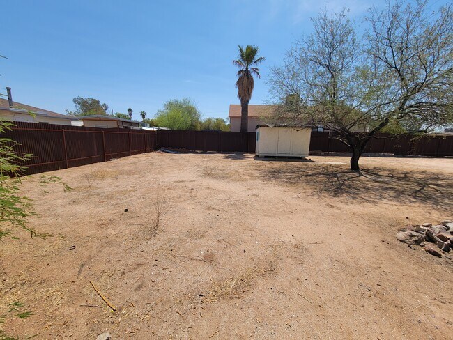 Building Photo - 4423 E Fairmount St