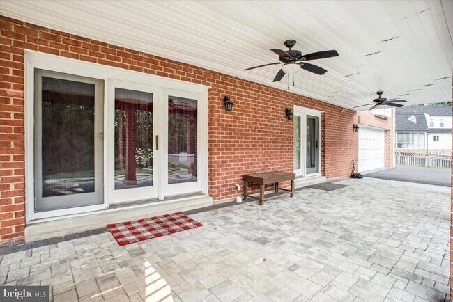 Building Photo - 9917 Kendale Rd