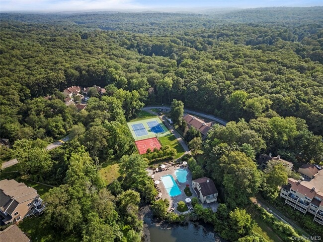 Building Photo - 61 Fox Run