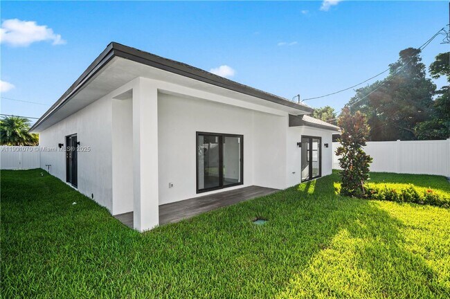 Building Photo - 1041 W Lakewood Rd