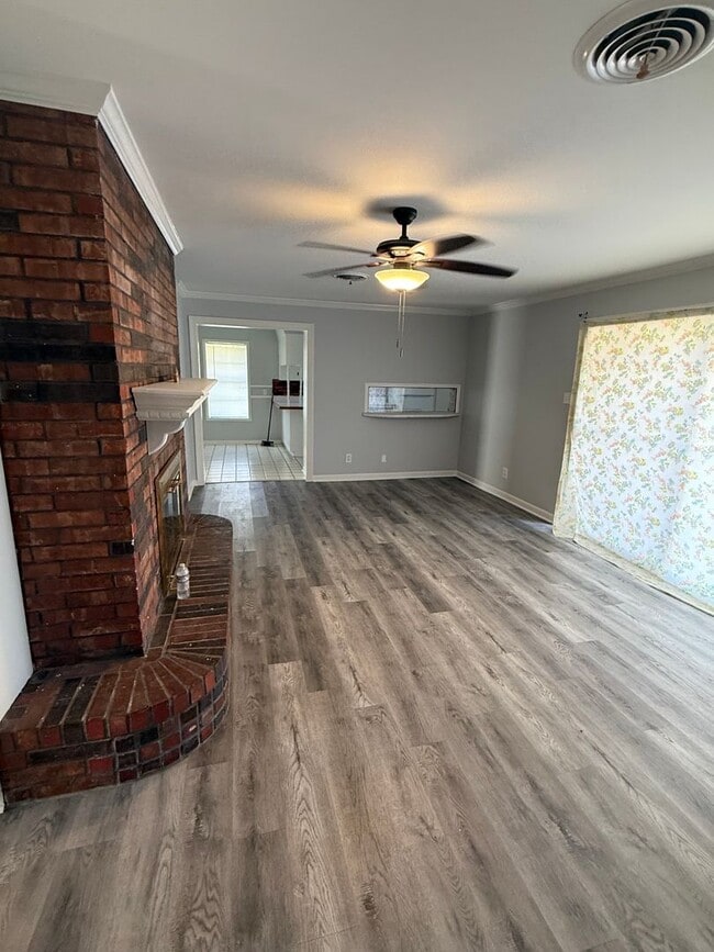 Building Photo - 4 Bed 2.5 Bath House