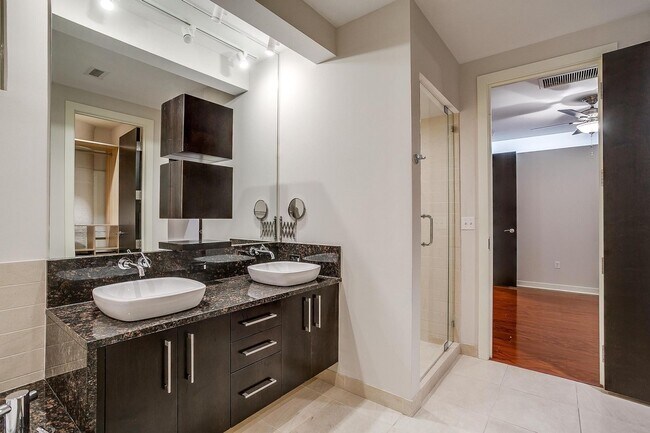 Building Photo - Come Live in Historic Montgomery Plaza- East Tower- 2 bed, 2 bath- 76107