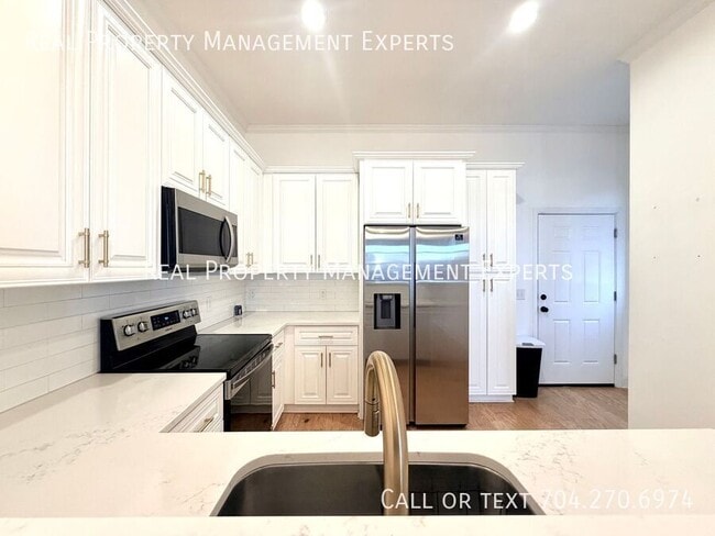 Building Photo - 269 W G St