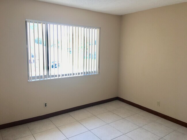 Building Photo - 139 Sparrow Dr