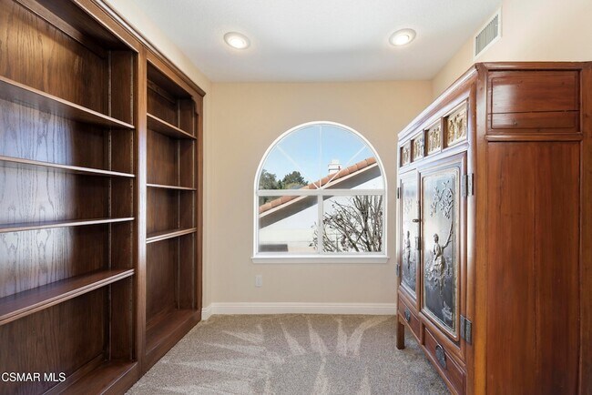 Building Photo - 1811 Fox Springs Cir