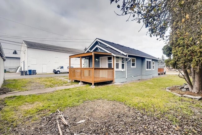 Building Photo - Updated 2BR Home in Marysville – Spacious Garage, Decks & RV Parking!