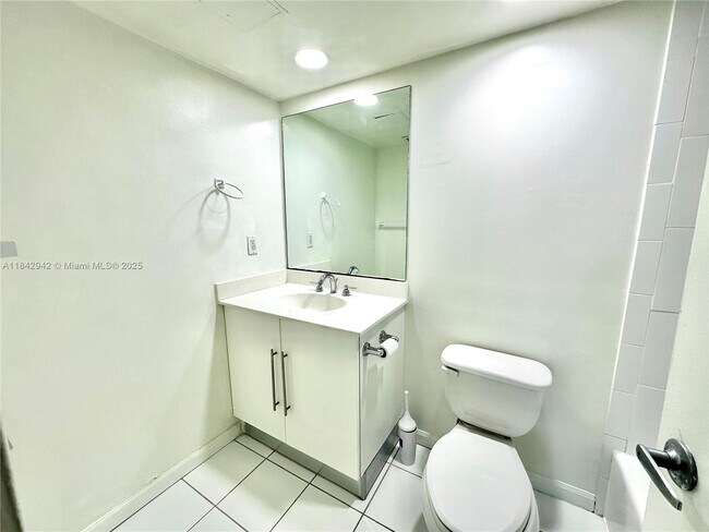 Building Photo - 3000 S Ocean Dr