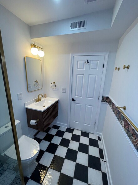 Building Photo - 31 Crawford St