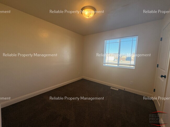 Building Photo - 3840 Slate Dr