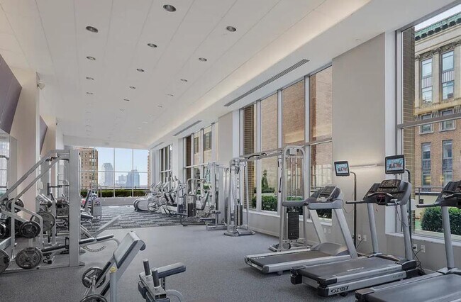 Building Photo - Washington Street