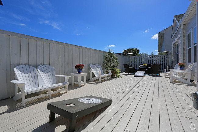 Clubhouse Patio - The Quarters at Park View