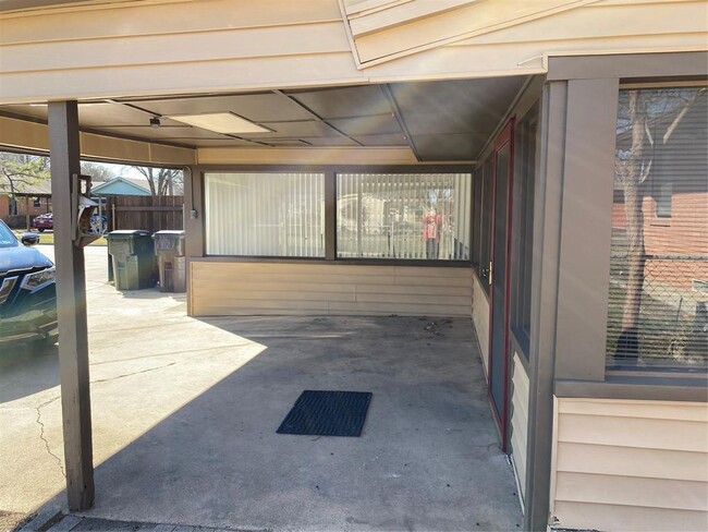 Building Photo - 900 Haggard St
