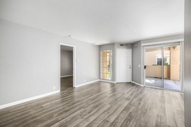 Building Photo - Bright One bedroom, one bath home in Mira Mesa!