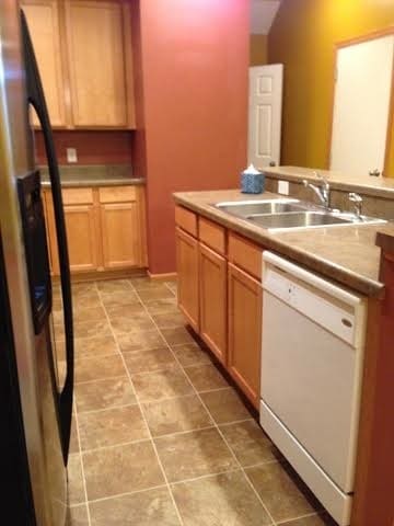 Building Photo - 15556 Empress Ave N