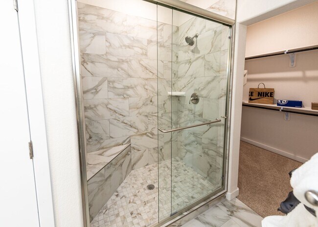 Building Photo - 3 Bedroom End Unit Luxury Townhome in Moun...