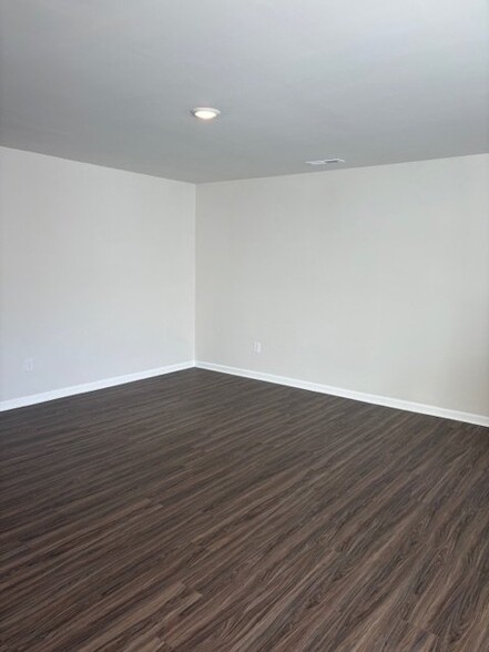 Building Photo - 124 Plumtree Ct