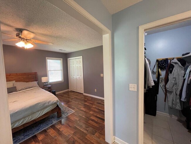 Building Photo - 350 Katydid St