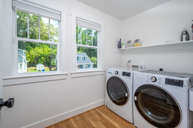 Building Photo - 2019 James St