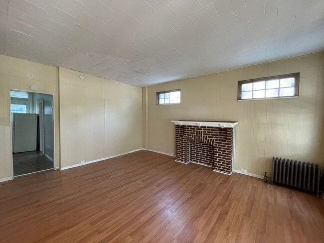 Building Photo - 3 Bedroom Single Family Home Located in Harrisburg- Includes Bonus Room/Office!