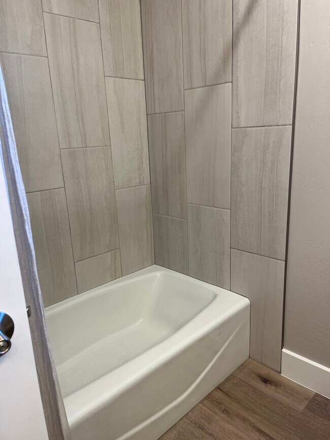 Building Photo - 55 E 700 S