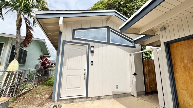 Building Photo - 421C Olomana St