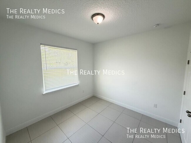 Building Photo - 2481 San Filippo Dr SE