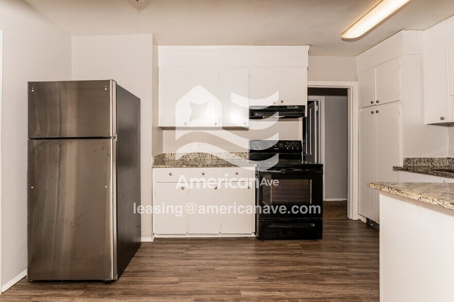 Building Photo - 406 Chamlee Dr