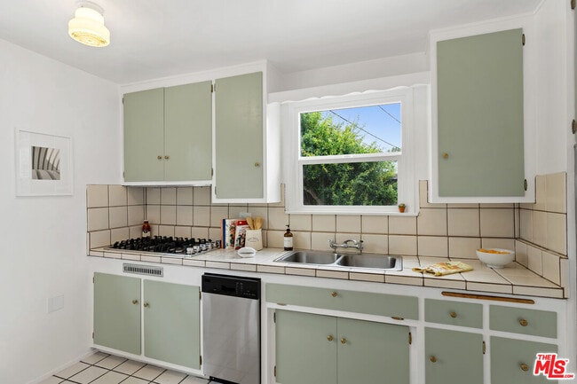 Building Photo - 22736 Cantlay St