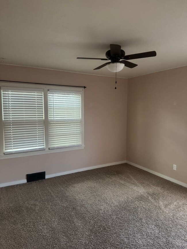 Building Photo - 3bedrooms 2 living rooms 2bathroom 2car ga...