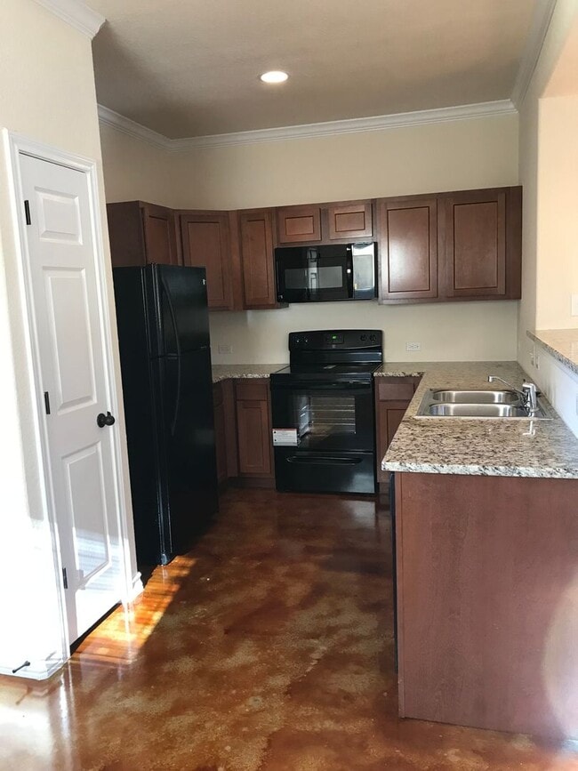 Building Photo - Town home for rent