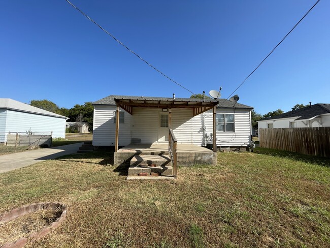 Building Photo - 708 Maxwell St NW