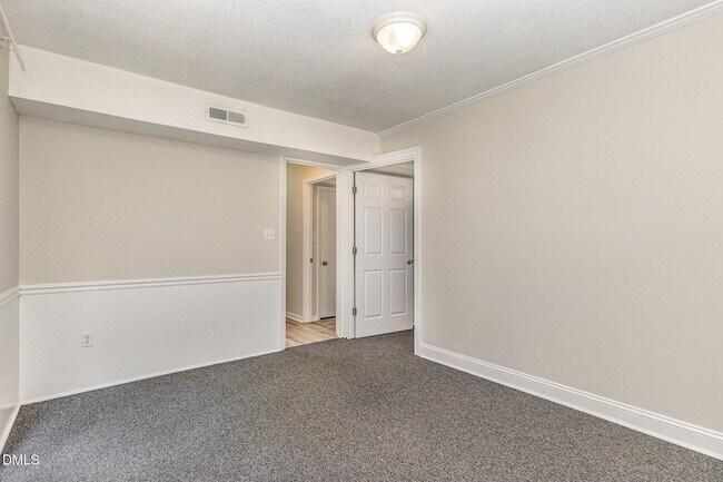 Building Photo - 806 Primrose St