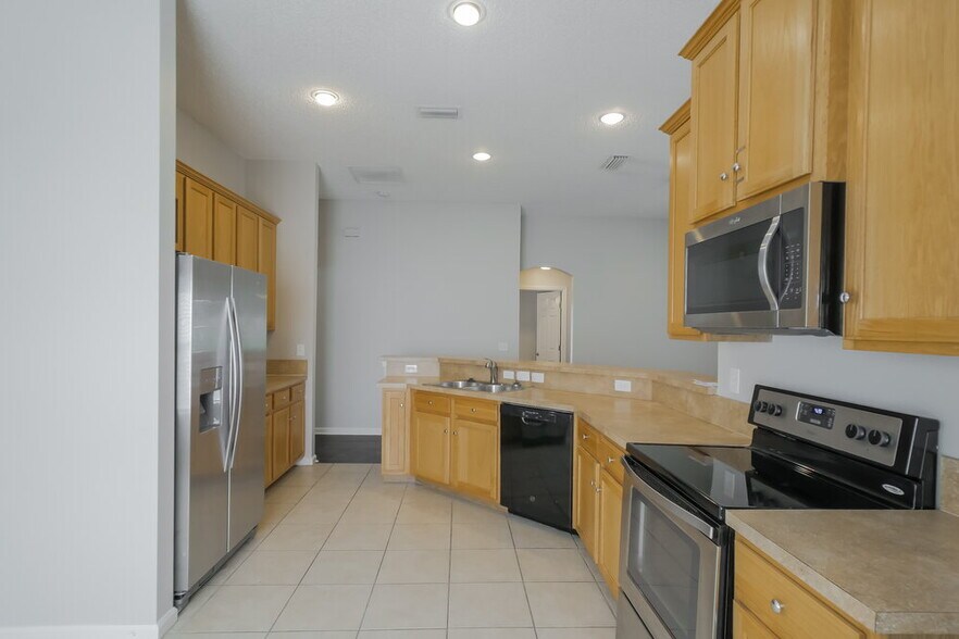 Building Photo - 2398 Creekfront Dr