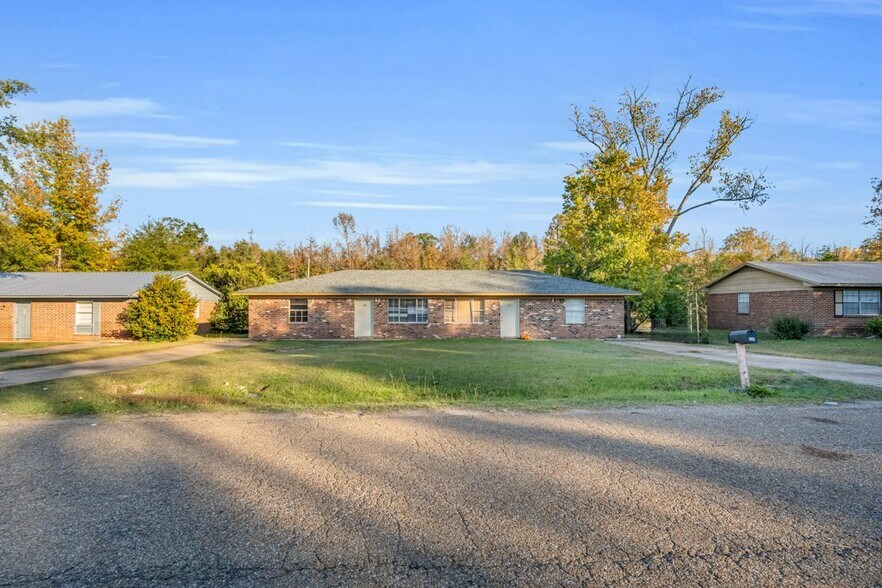 Building Photo - 340 Wyman Dr