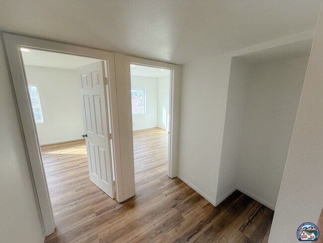 Building Photo - 912 Fourth St