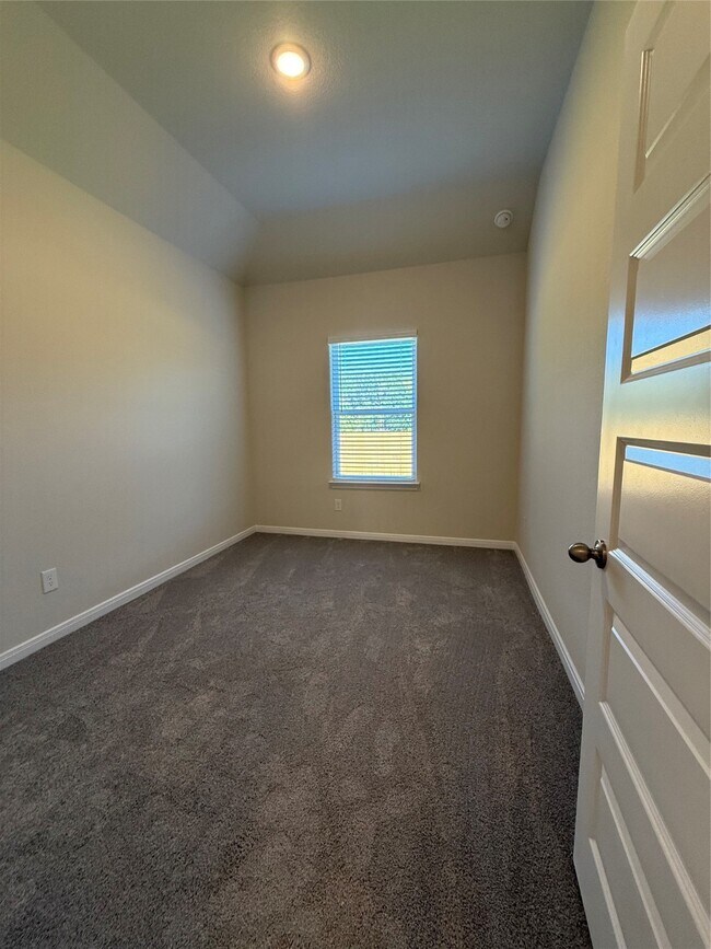 Building Photo - 11840 E Gate Dr